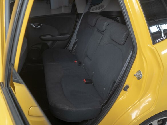 2012 Honda Fit Hybrid II, жёлтый, 1109000 рублей - вид 12
