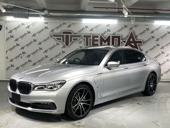 2017 BMW 7 серии 740e VI (G11/G12), серебристый