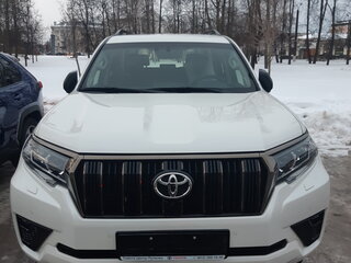 2022 Toyota Land Cruiser Prado 150 Series Рестайлинг 3, белый, 8700000 рублей, вид 1
