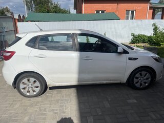 2014 Kia Rio 4-speed III, белый, 800000 рублей, вид 3