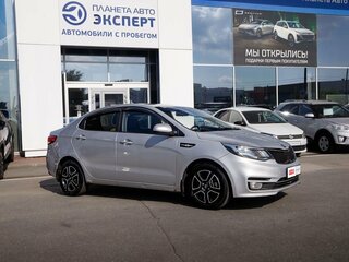 2016 Kia Rio III Рестайлинг, серебристый, 840000 рублей, вид 5