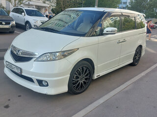 2004 Honda Elysion I, белый, 1550000 рублей, вид 2