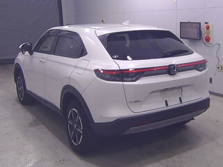 2023 Honda Vezel II, белый, 1840000 рублей, вид 2