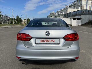 2013 Volkswagen Jetta VI, серебристый, 930000 рублей, вид 3
