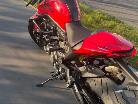 2021 Ducati Monster 937, красный, 1300000 рублей, вид 4