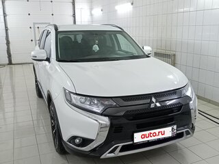 2021 Mitsubishi Outlander III Рестайлинг 3, белый, 2640000 рублей, вид 3