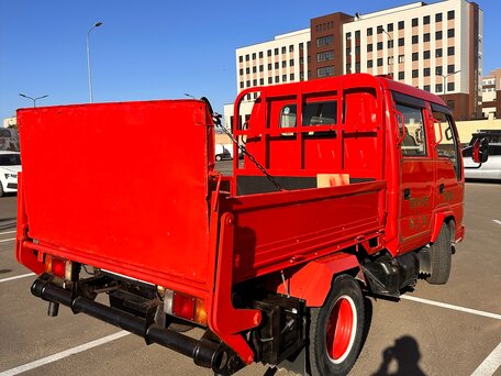 2002 Isuzu Elf (N-series), красный, 2490000 рублей, вид 1