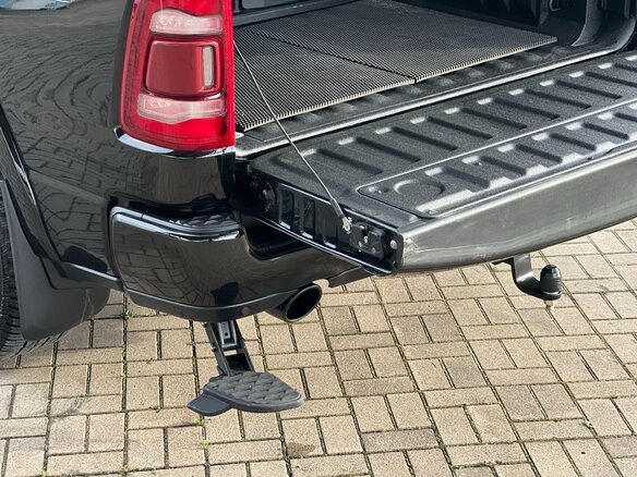 2023 Ram 1500 Quad Cab V, чёрный, 8400000 рублей - вид 8