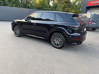 2018 Porsche Cayenne S III, чёрный, 6660000 рублей, вид 3