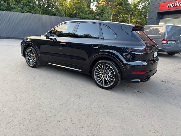 2018 Porsche Cayenne S III, чёрный, 6660000 рублей - вид 2