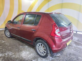 2010 Renault Sandero I, красный, 550000 рублей, вид 4
