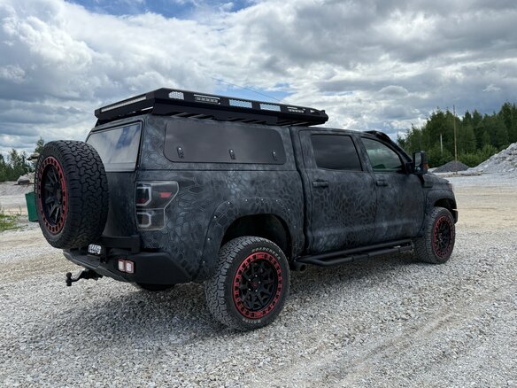 2011 Toyota Tundra CrewMax II, серый, 6000000 рублей - вид 4