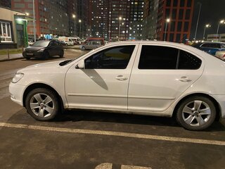 2012 Skoda Octavia II (A5) Рестайлинг, белый, 800000 рублей, вид 3
