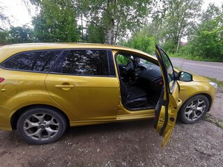 2016 Ford Focus III Рестайлинг, жёлтый, 737000 рублей, вид 3
