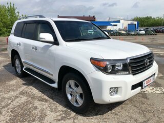 2014 Toyota Land Cruiser 200 Series Рестайлинг 1, белый, 7700000 рублей, вид 3