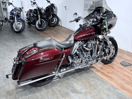 2018 Harley-Davidson Road Glide, пурпурный, 1899000 рублей, вид 4