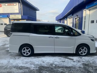 2019 Toyota Voxy III (R80) Рестайлинг, белый, 2950000 рублей, вид 3