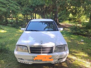 1995 Mercedes-Benz C-Класс 220 I (W202), белый, 290000 рублей, вид 3