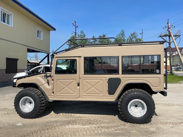 2001 Toyota Mega Cruiser, бежевый - вид 2