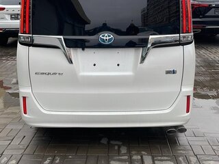2018 Toyota Esquire I Рестайлинг, белый, 2400000 рублей, вид 4