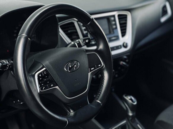 2020 Hyundai Solaris II Рестайлинг, белый, 1600000 рублей - вид 14