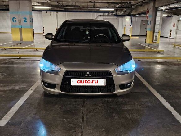2007 Mitsubishi Lancer X, бежевый, 600000 рублей - вид 2