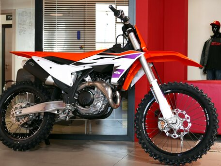 2024 KTM 250 SX F, красный, 1259900 рублей, вид 2