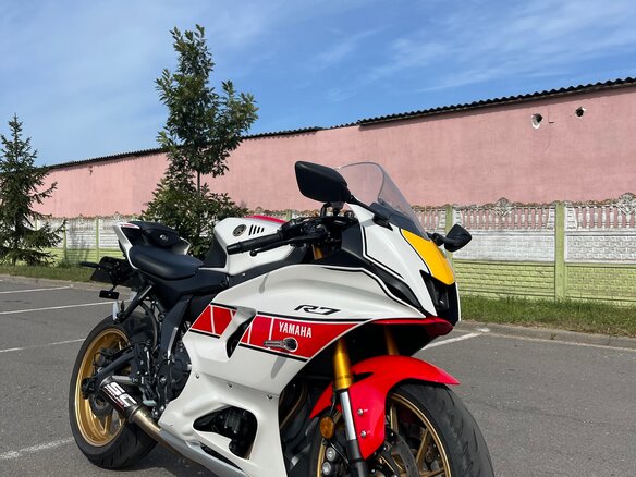 2022 Yamaha YZF-R7, золотистый, 1800000 рублей - вид 2