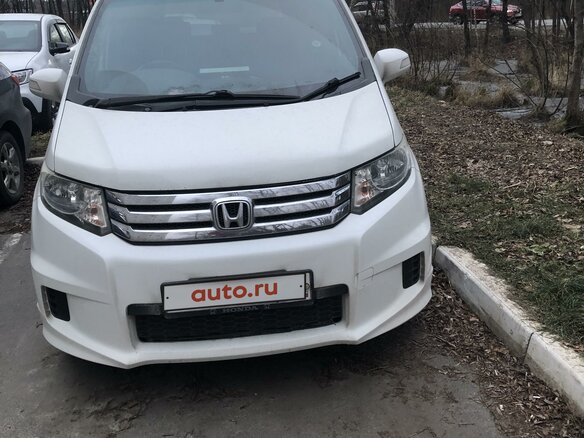 2013 Honda Freed Spike I Рестайлинг, белый, 1050000 рублей - вид 4