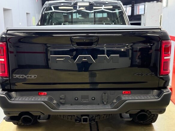 2025 Ram 1500 RHO V Рестайлинг, чёрный - вид 26