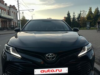 2020 Toyota Camry VIII (XV70), чёрный, 2300000 рублей, вид 3