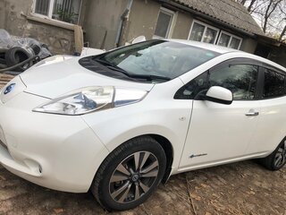 2013 Nissan Leaf I (ZE0/AZE0), белый, 1250000 рублей, вид 4
