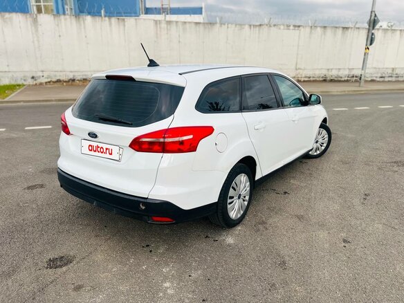 2017 Ford Focus III Рестайлинг, белый, 880000 рублей - вид 4