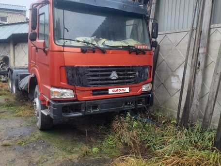 2012 Sinotruk Howo 6X4, красный, 1250000 рублей, вид 3