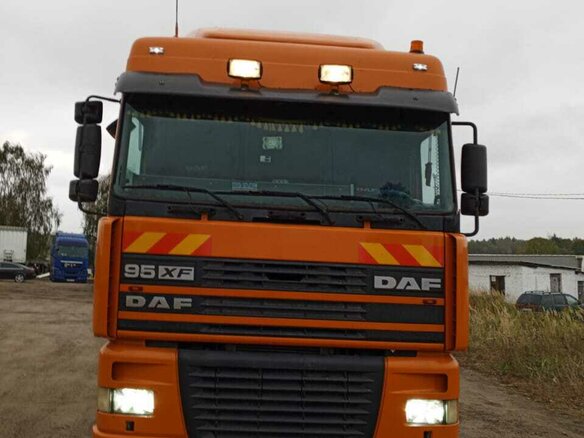 1998 DAF 95XF, оранжевый, 2600000 рублей