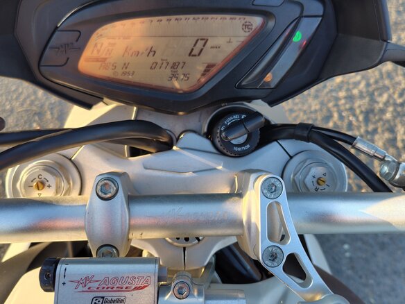 2014 MV Agusta Brutale 800, белый, 750000 рублей - вид 9