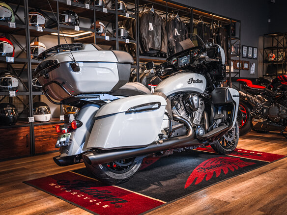 2025 Indian Roadmaster, серый - вид 2