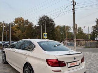 2013 BMW 5 серии 528i xDrive VI (F10/F11/F07) Рестайлинг, белый, 2300000 рублей, вид 4