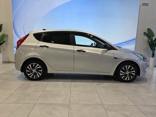 2015 Hyundai Solaris I Рестайлинг, серый, 999000 рублей, вид 4