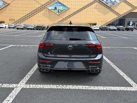 2023 Volkswagen Golf VIII, чёрный, 1542000 рублей, вид 5