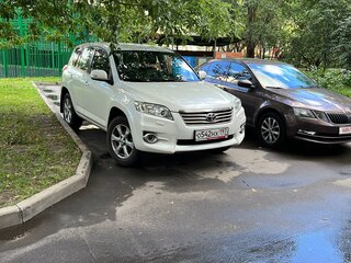 2011 Toyota RAV4 III (XA30) Рестайлинг, белый, 1350000 рублей, вид 3