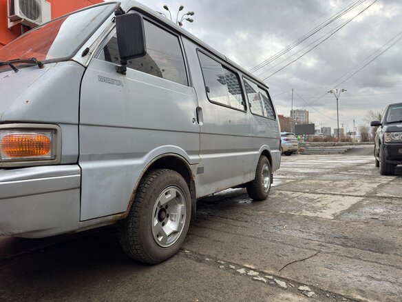 1996 Kia Besta, серебристый, 302000 рублей