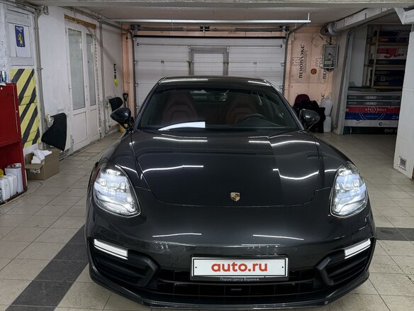 2019 Porsche Panamera 4 II, серый, 10400000 рублей - вид 2