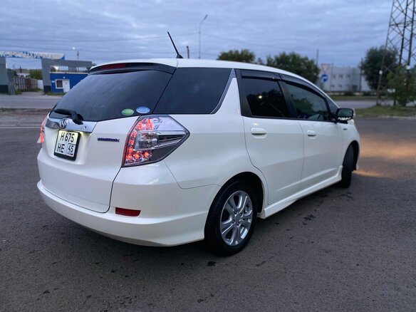 2012 Honda Fit Shuttle I, белый, 950000 рублей - вид 1