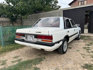 1986 Nissan Laurel V (C32), белый, 370000 рублей, вид 3