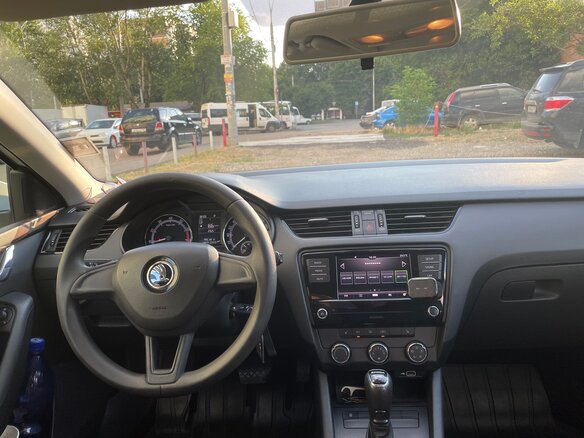 2018 Skoda Octavia III (A7) Рестайлинг, белый, 1700000 рублей - вид 4