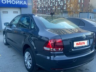 2016 Volkswagen Polo V Рестайлинг, серый, 930000 рублей, вид 3