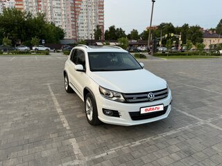 2013 Volkswagen Tiguan I Рестайлинг, белый, 1799000 рублей, вид 1
