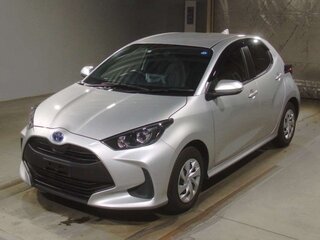 2020 Toyota Yaris IV, серебристый, 1850000 рублей, вид 1