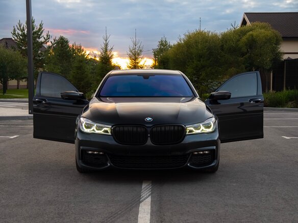 2016 BMW 7 серии 740d xDrive VI (G11/G12), серый, 4500000 рублей - вид 5